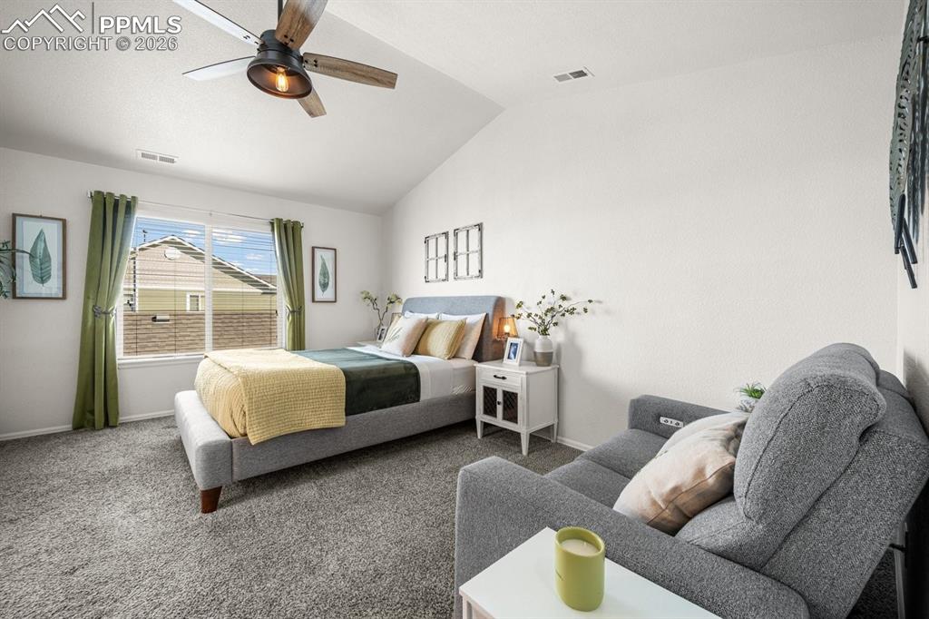 Image 21 of 42: Bedroom