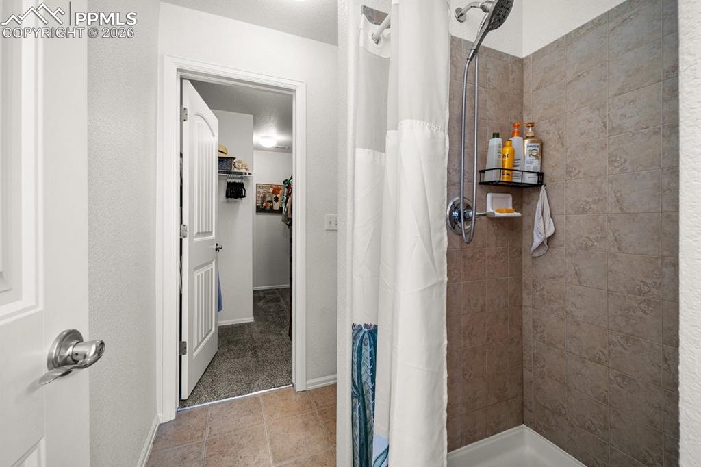 Image 24 of 42: Bathroom