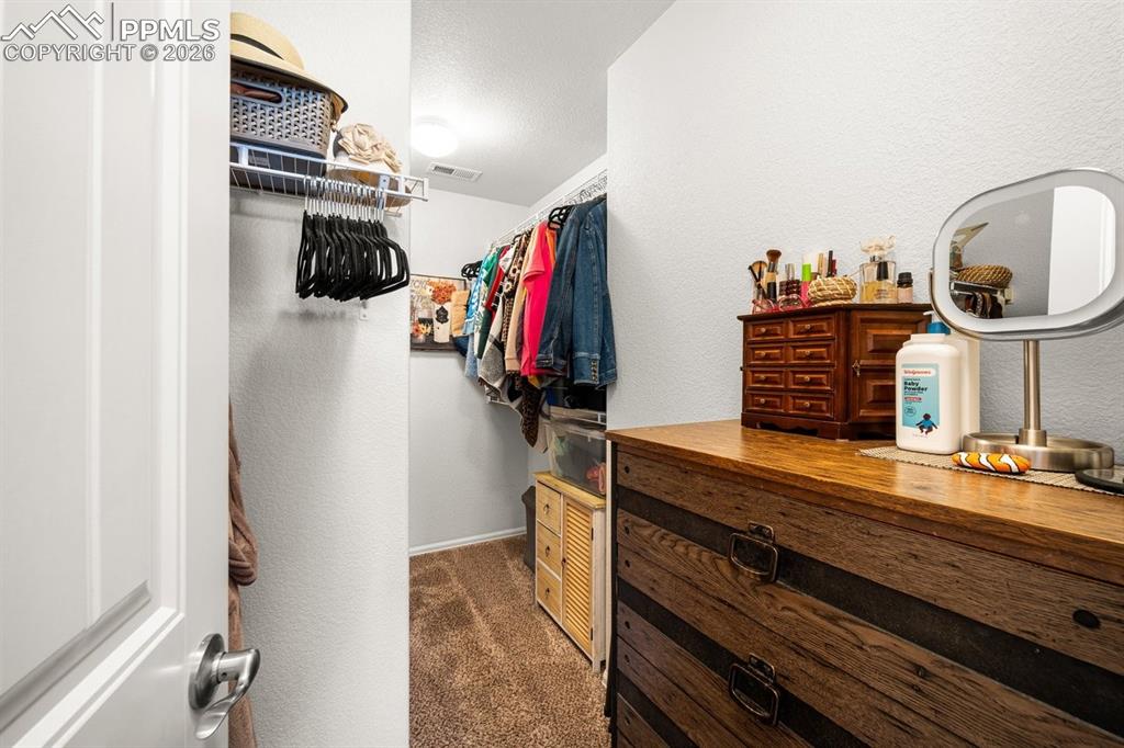 Image 25 of 42: Closet