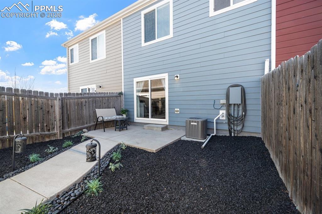 Image 27 of 42: Back of Structure