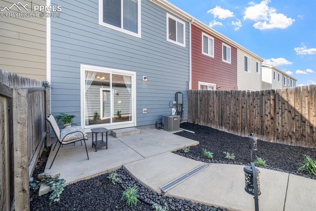 Image 28 of 42: Patio