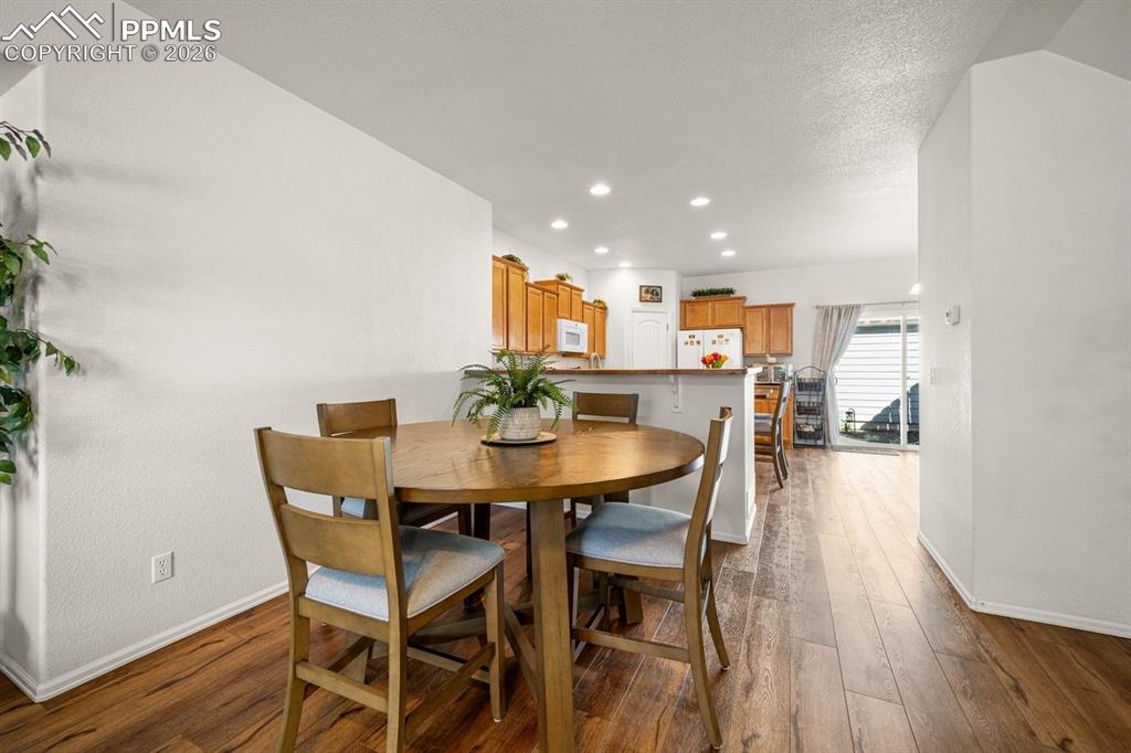 Image 6 of 42: Dining Area