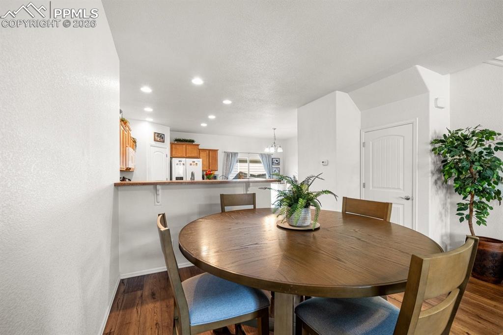 Image 7 of 42: Dining Area