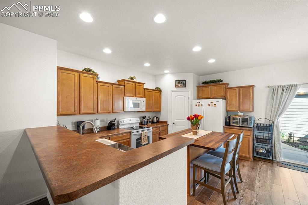 Image 8 of 42: Kitchen