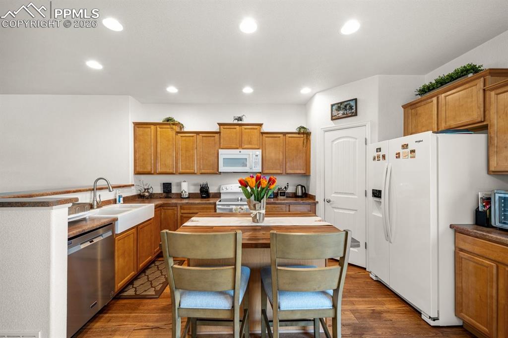 Image 9 of 42: Kitchen