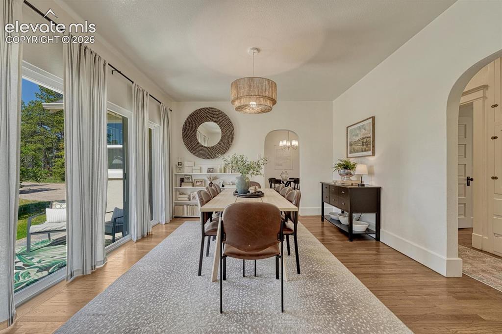 Image 10 of 49: Dining Area