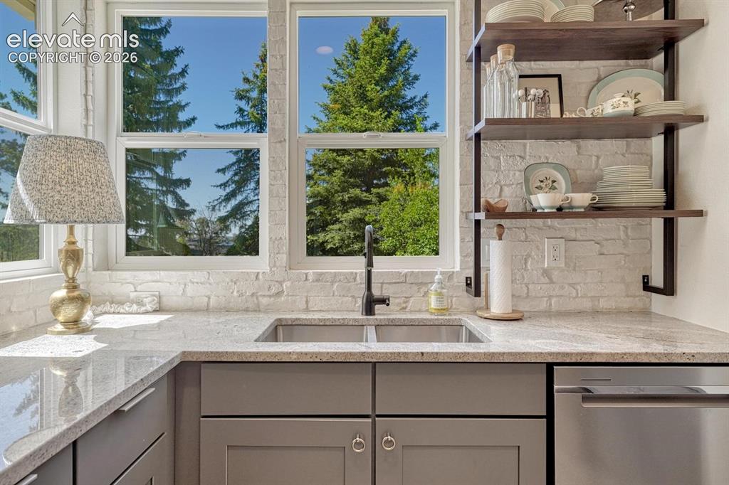 Image 13 of 49: Kitchen
