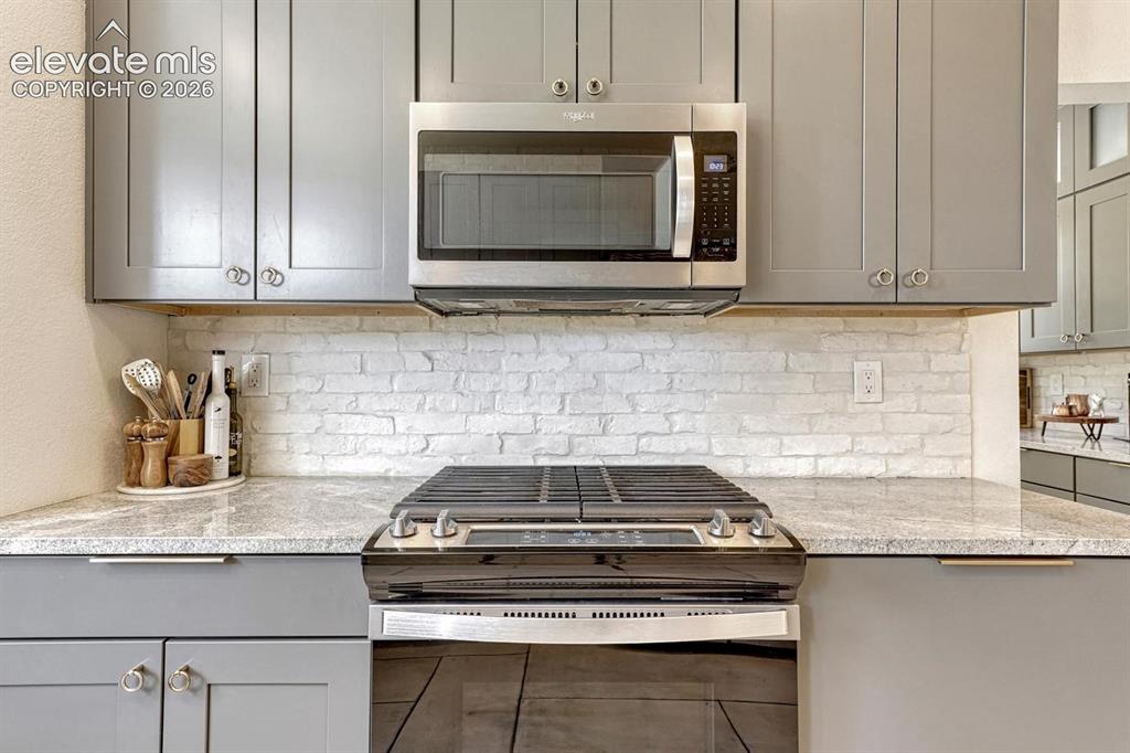 Image 14 of 49: Kitchen