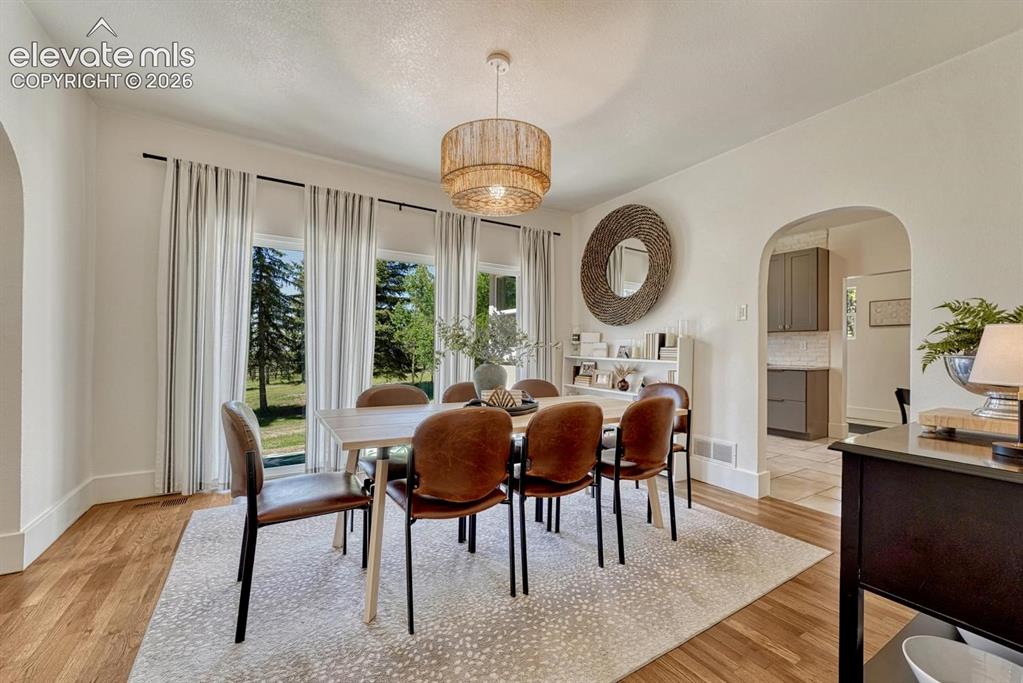 Image 8 of 49: Dining Area