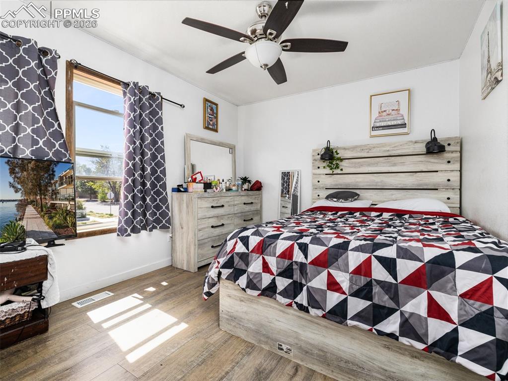 Image 12 of 20: Bedroom