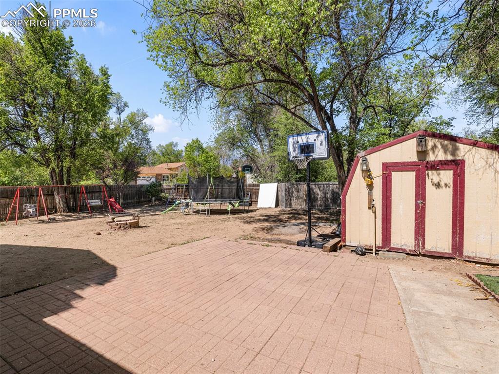 Image 18 of 20: Patio