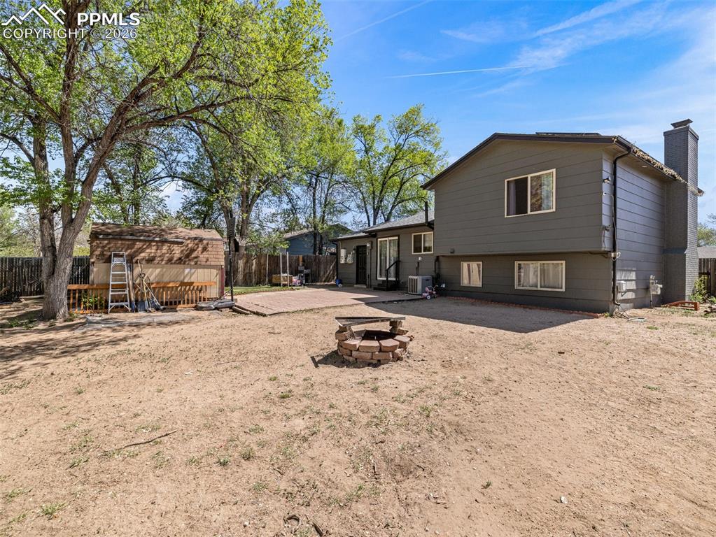 Image 19 of 20: Back of Structure