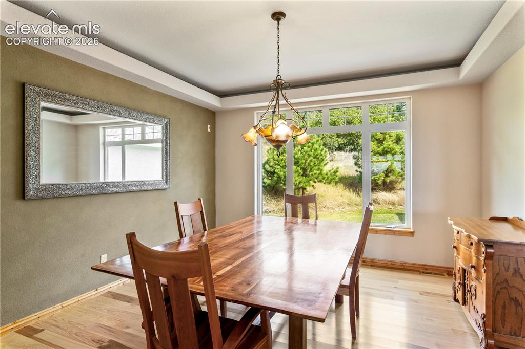 Image 11 of 48: Dining Area