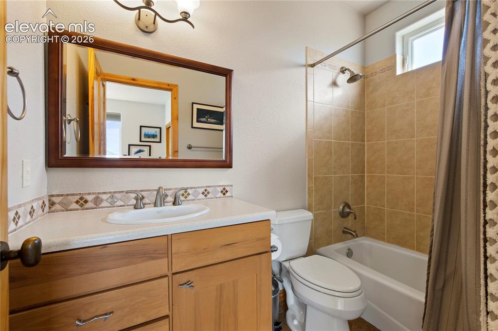 Image 17 of 48: Bathroom