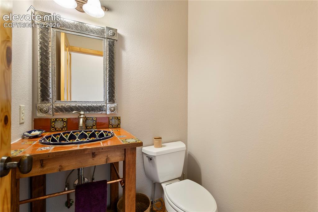 Image 18 of 48: Bathroom