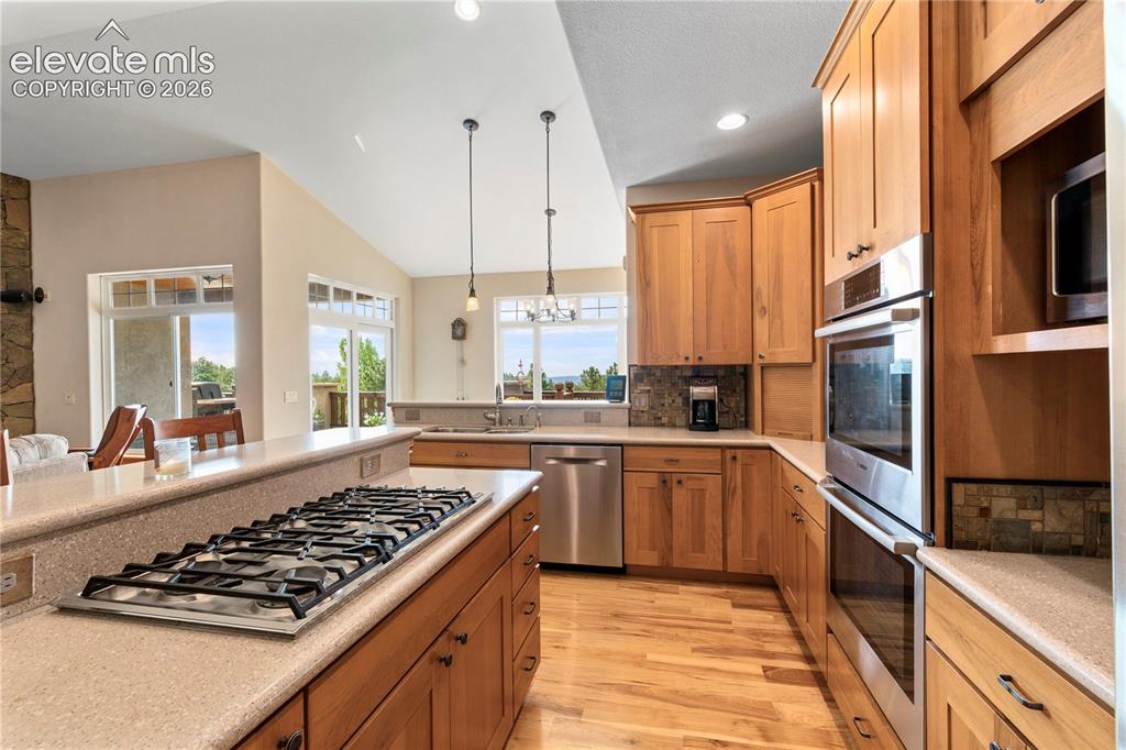 Image 7 of 48: Kitchen