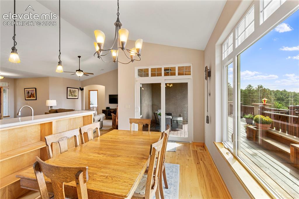 Image 8 of 48: Breakfast Area