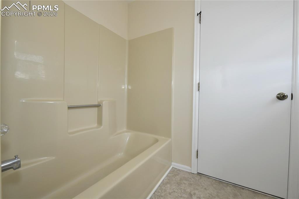 Image 17 of 29: Bathroom