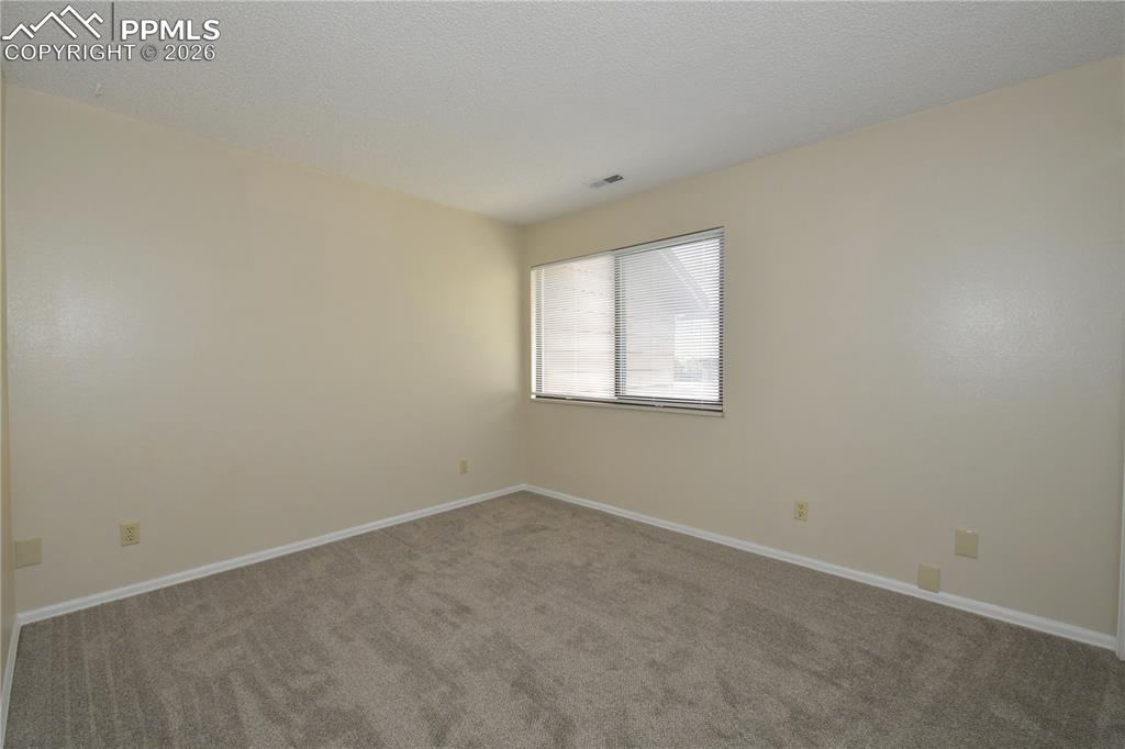 Image 18 of 29: Bedroom