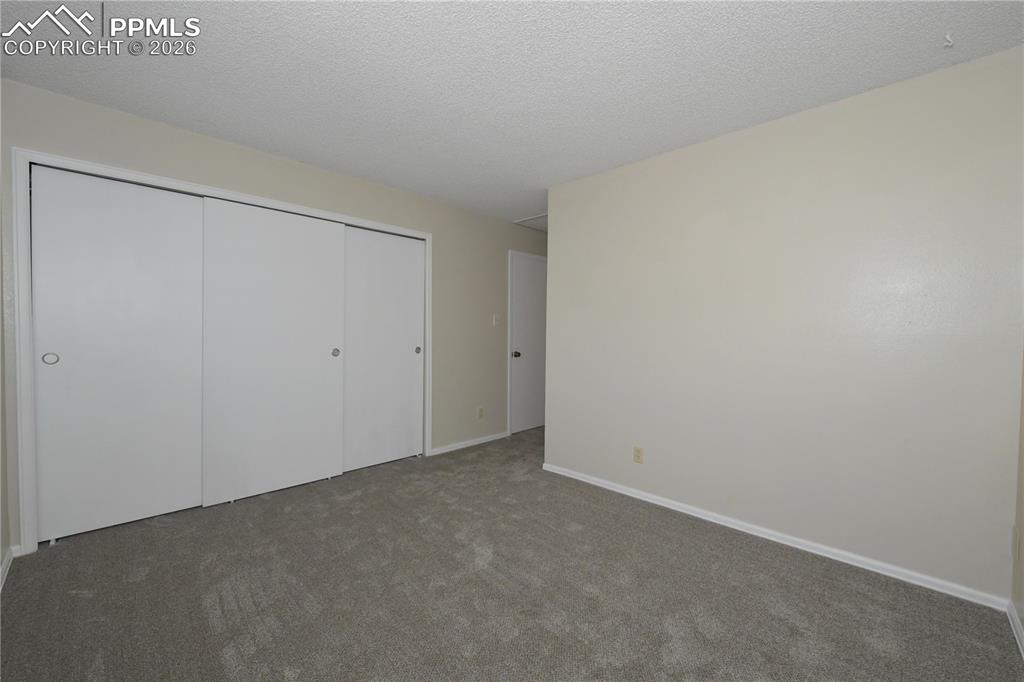 Image 19 of 29: Bedroom