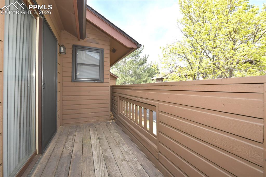 Image 22 of 29: Deck