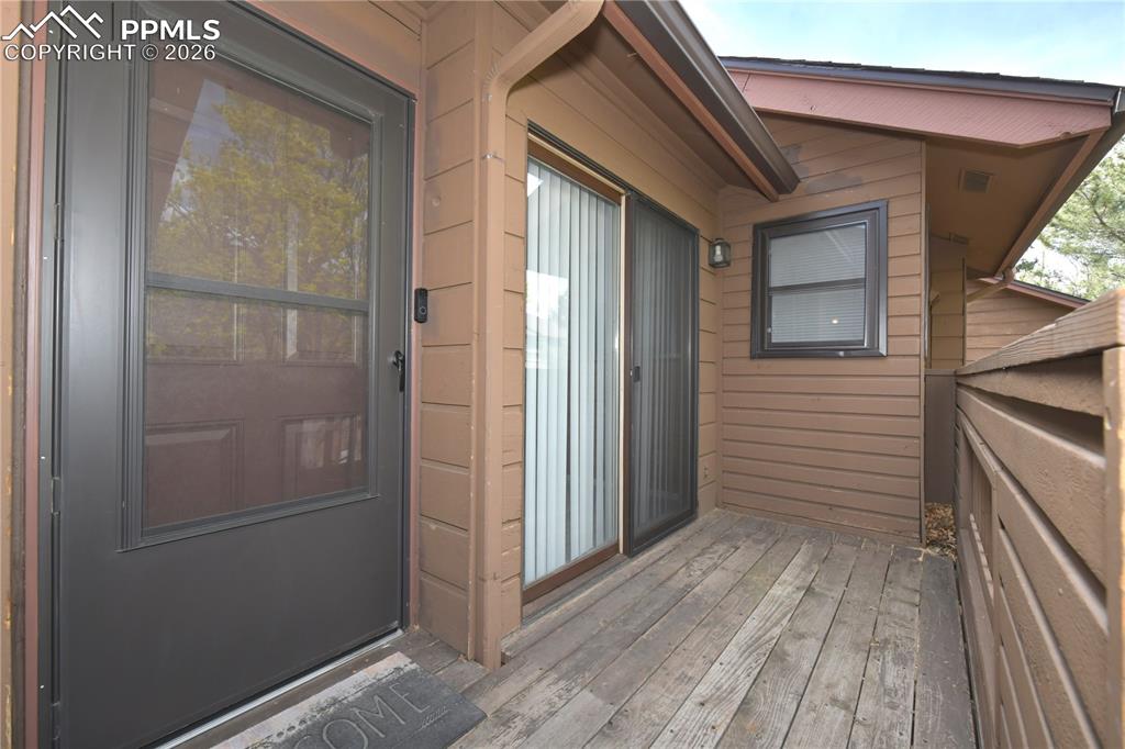 Image 23 of 29: Deck