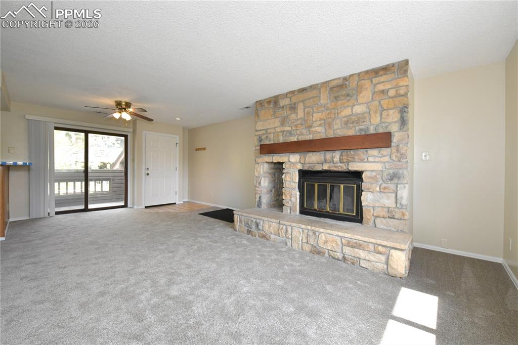 Image 3 of 29: Living Room