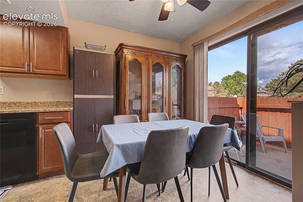 Image 11 of 30: Dining Area