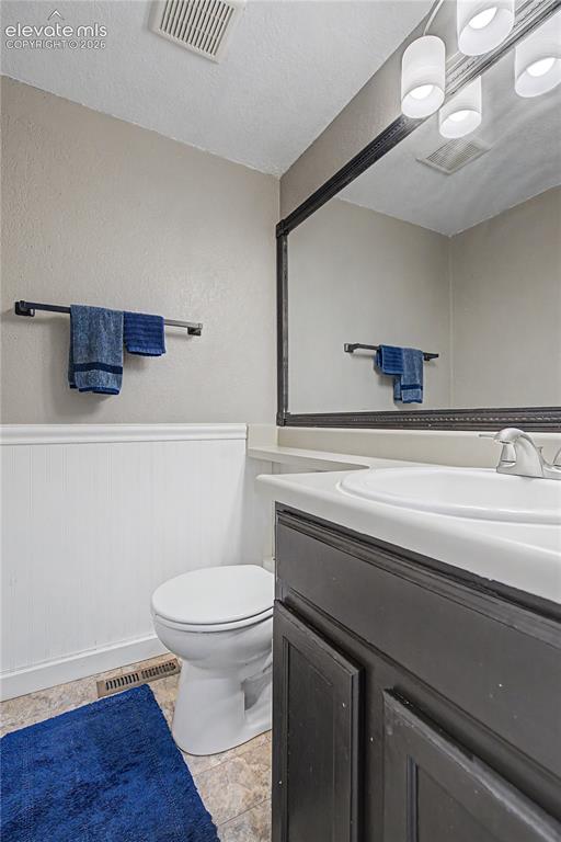 Image 16 of 30: Bathroom