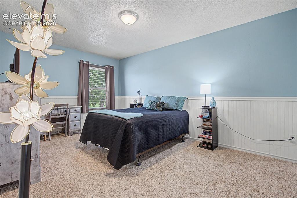 Image 17 of 30: Bedroom