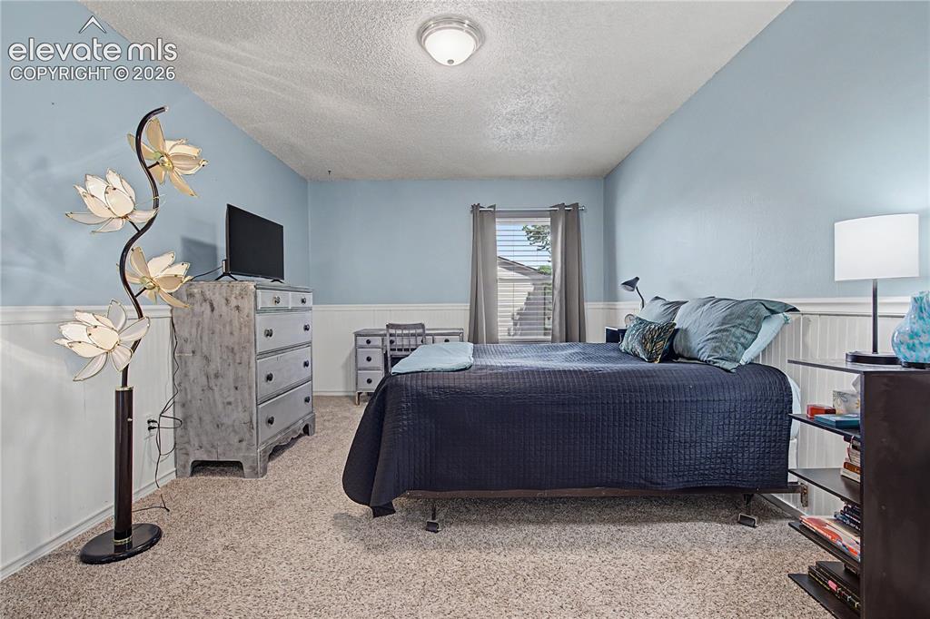 Image 18 of 30: Bedroom