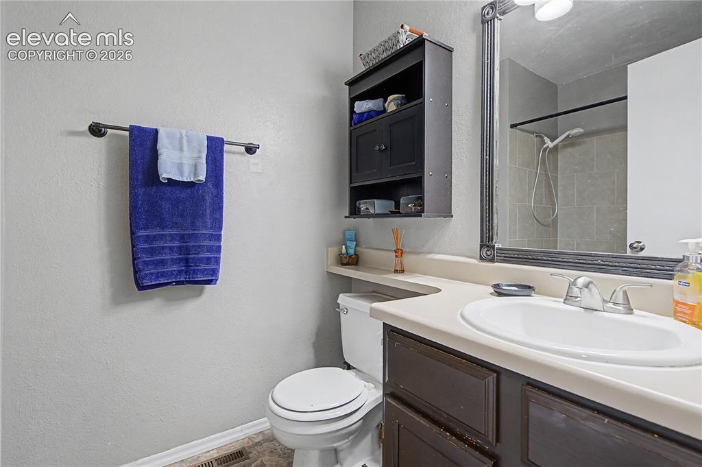 Image 22 of 30: Bathroom