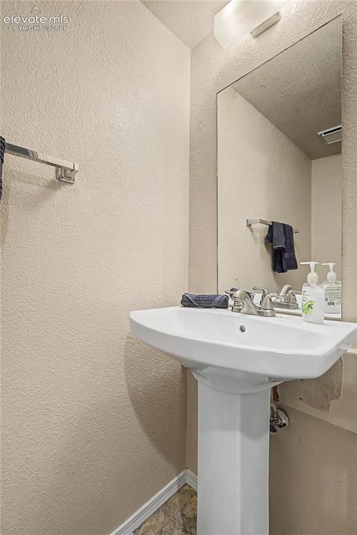 Image 28 of 30: Bathroom