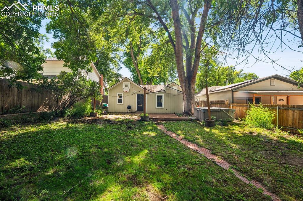 Image 22 of 28: Back of Structure