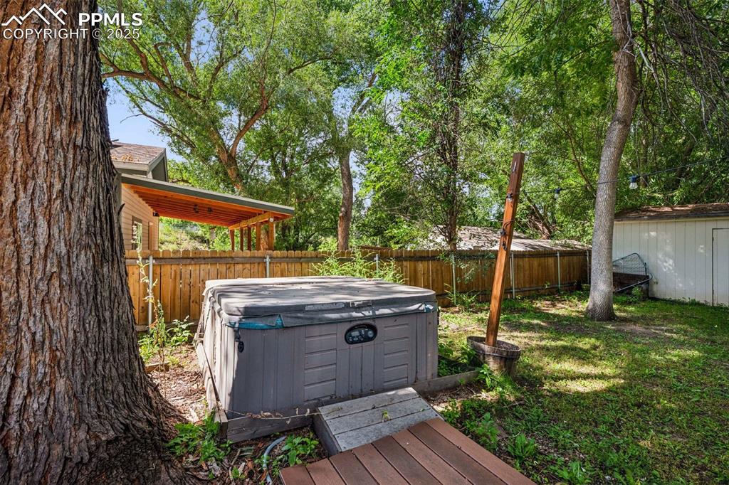 Image 24 of 28: Deck