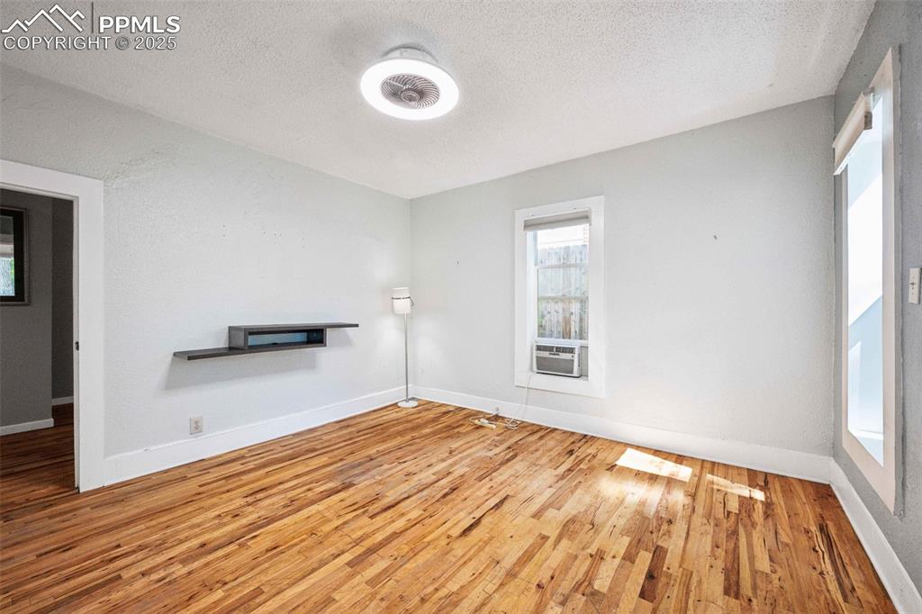 Image 3 of 28: Living Room