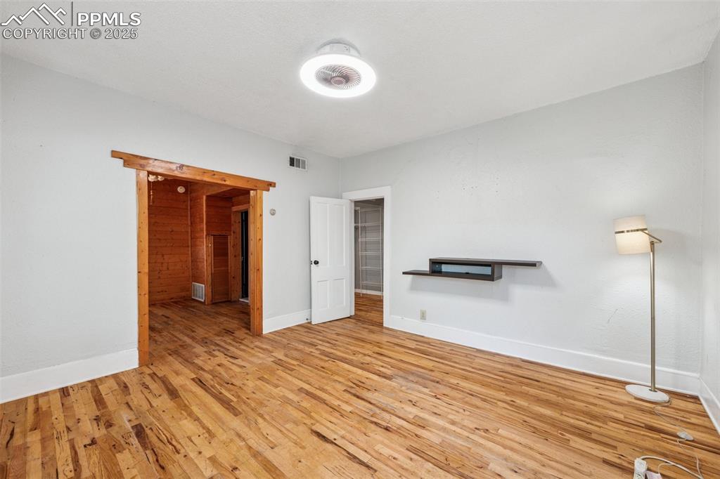 Image 4 of 28: Bedroom