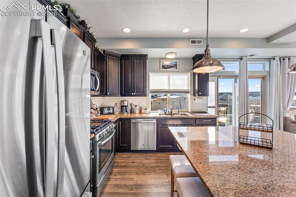 Image 12 of 50: Kitchen