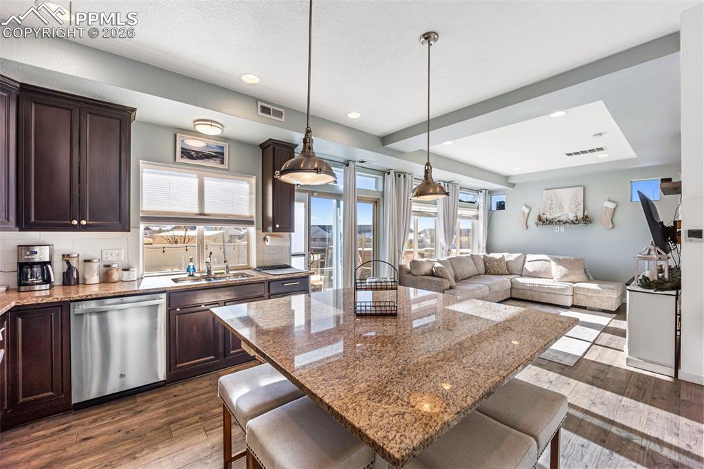 Image 13 of 50: Kitchen