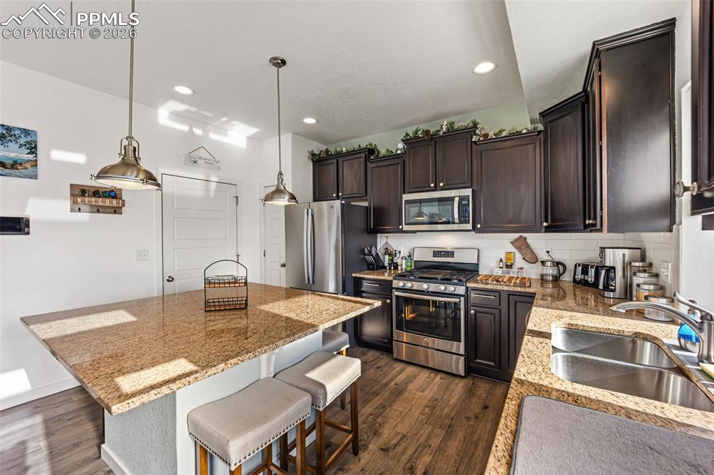 Image 14 of 50: Kitchen