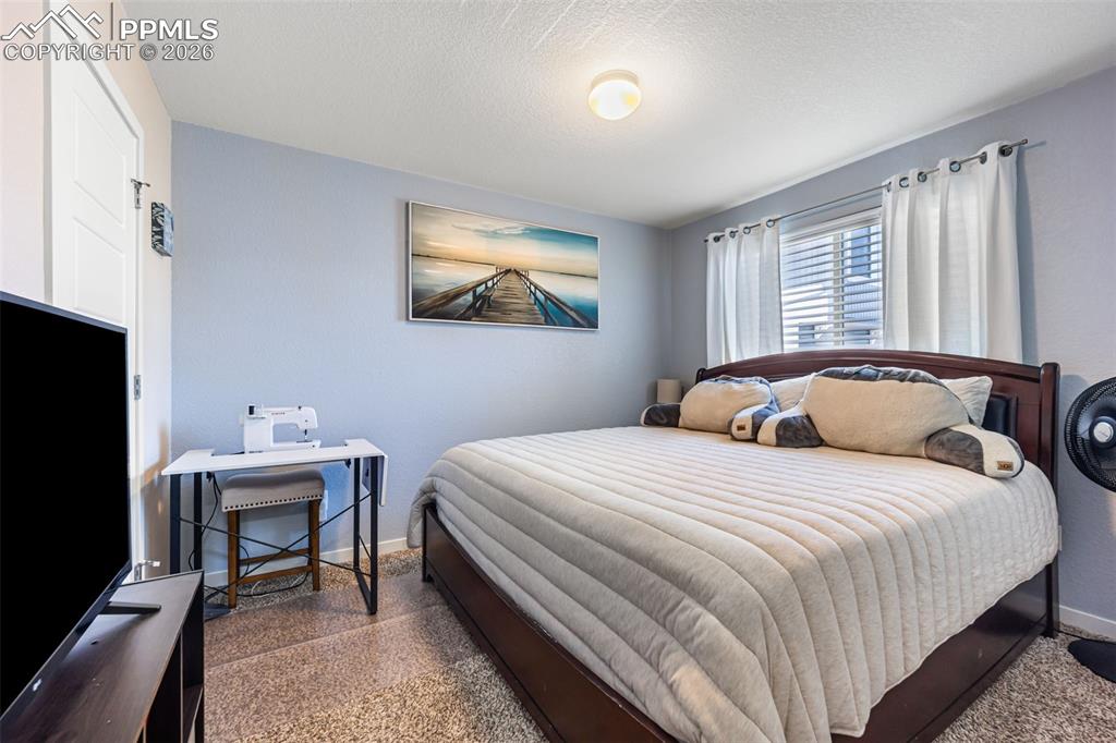 Image 15 of 50: Bedroom