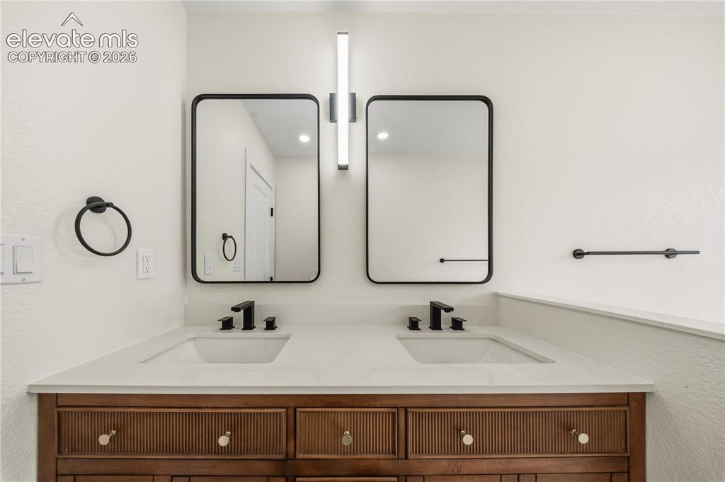 Image 13 of 33: Bathroom