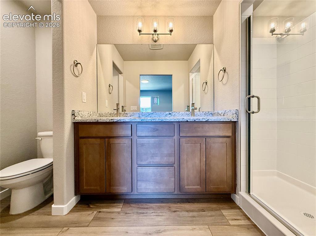 Image 11 of 19: Bathroom