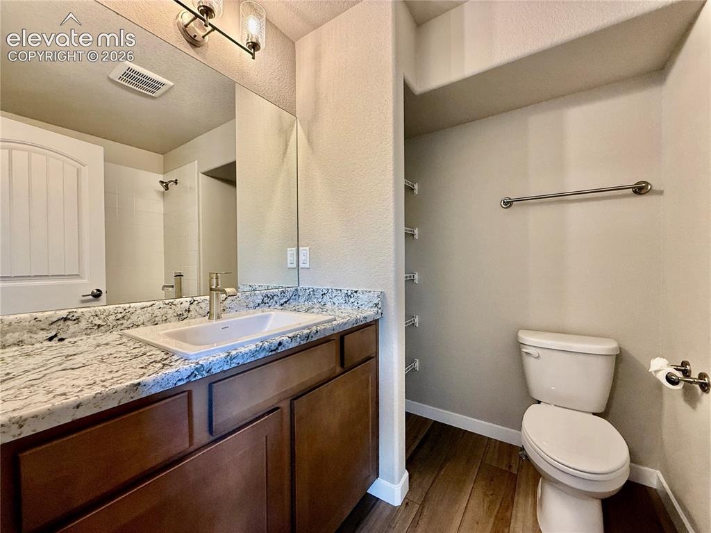 Image 14 of 19: Bathroom