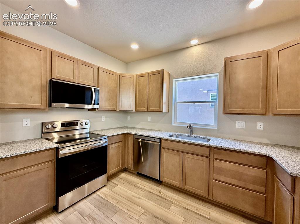 Image 3 of 19: Kitchen