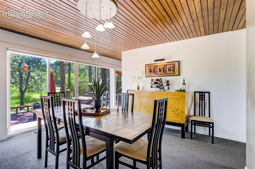 Image 29 of 50: Dining Area