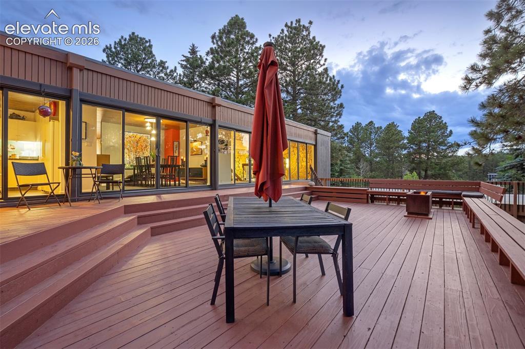 Image 9 of 50: Deck