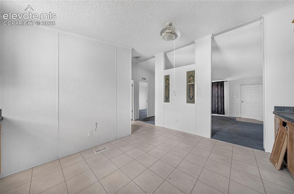 Image 11 of 41: Vinyl flooring