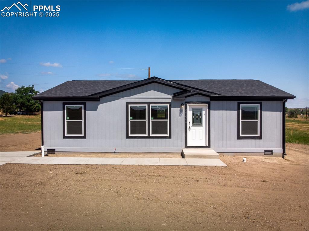 Image 3 of 39: Front of Structure