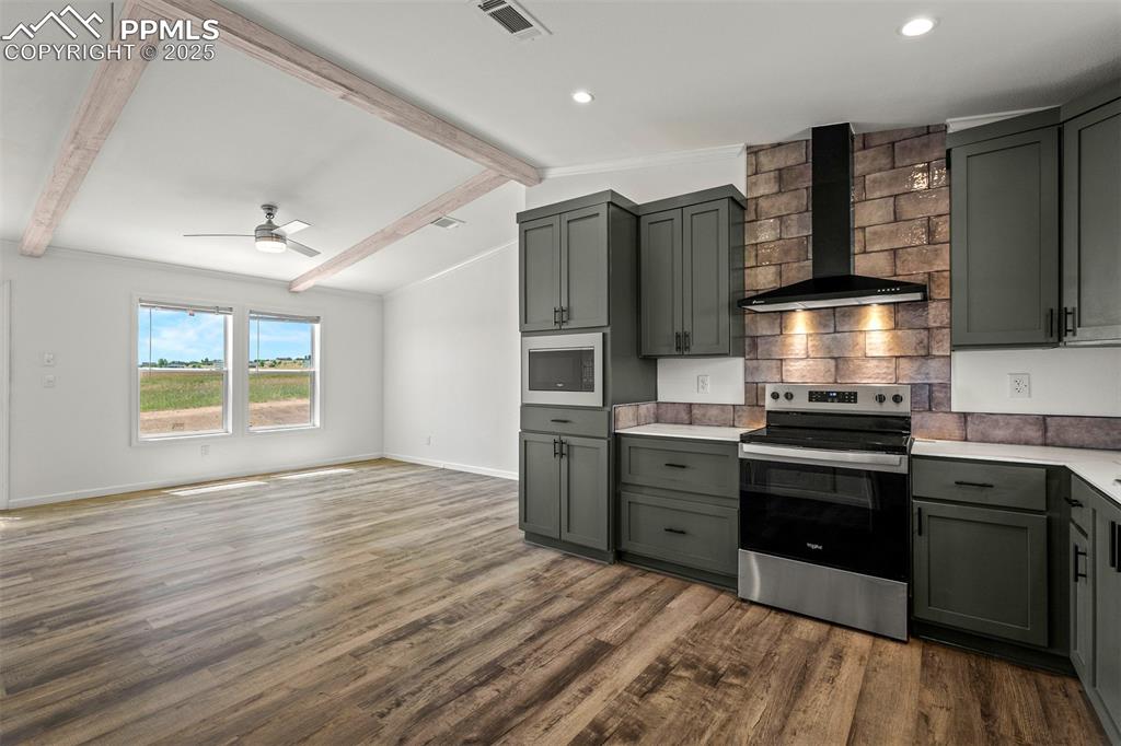 Image 6 of 39: Kitchen